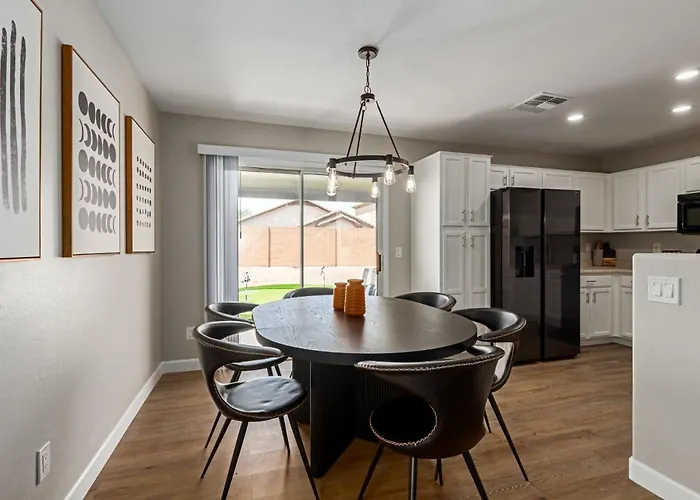 Newly Renovated Modern Cozy 3-bedroom In Az El Mirage