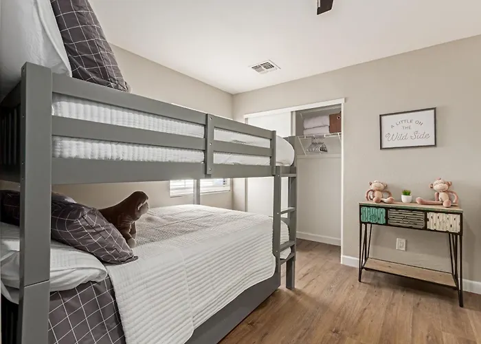 Holiday home Newly Renovated Modern Cozy 3-bedroom In Az