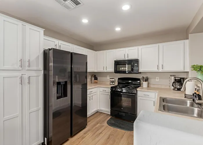 Newly Renovated Modern Cozy 3-bedroom In Az Holiday home *