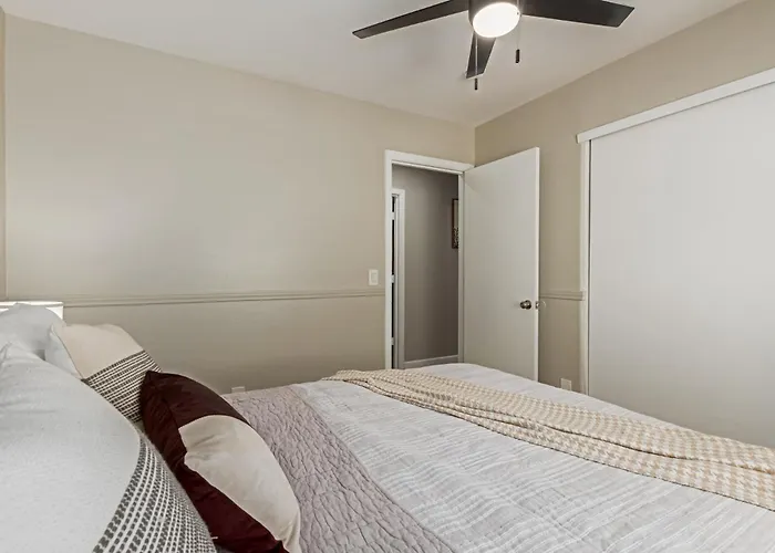 Newly Renovated Modern Cozy 3-bedroom In Az El Mirage